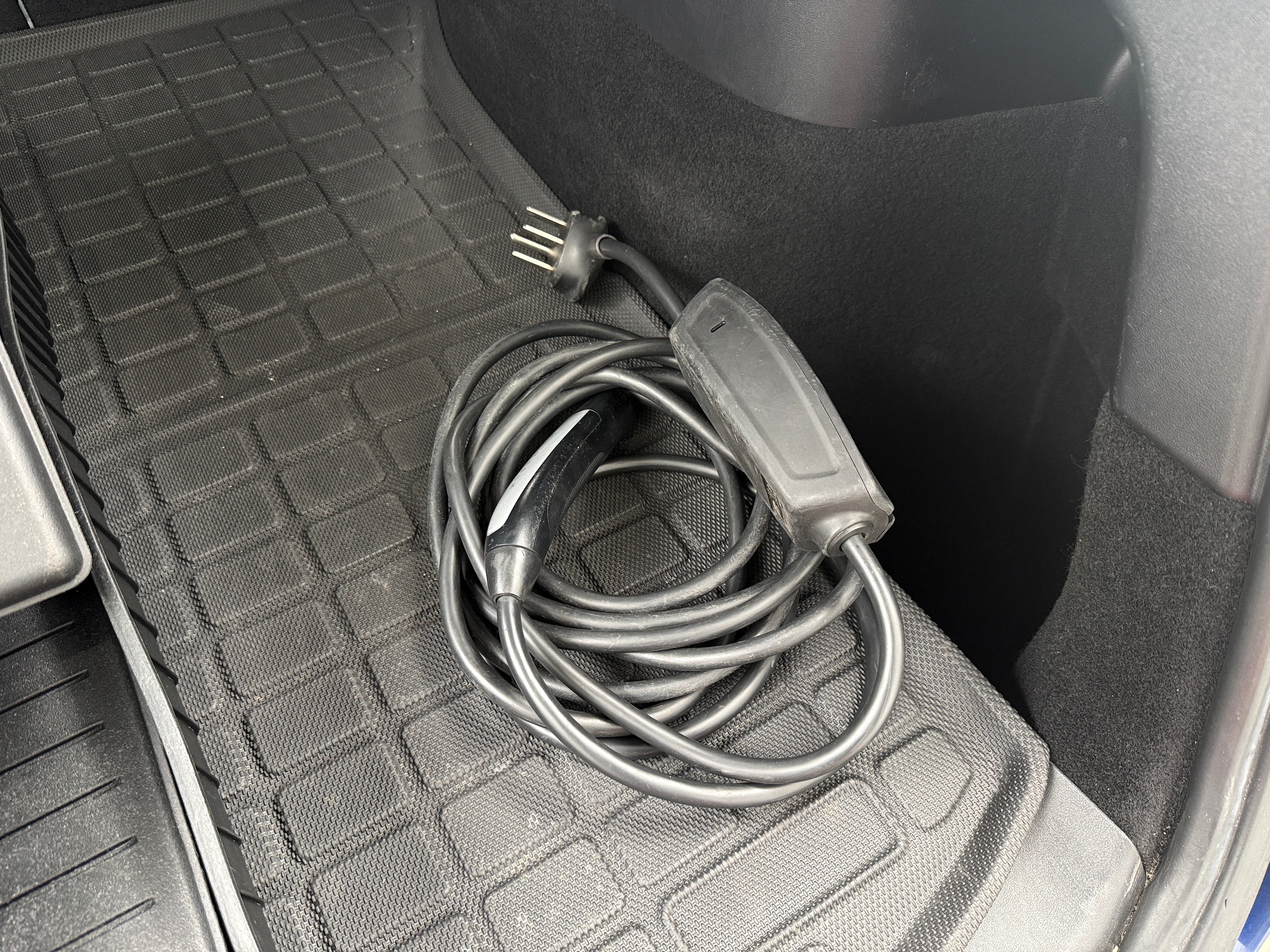 tesla model y 2022 7SAYGDEE0NF318593 image tesla model y 2022 7SAYGDEE0NF318593 image